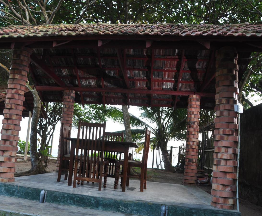 Avin Beach Villa Unawatuna Exterior foto