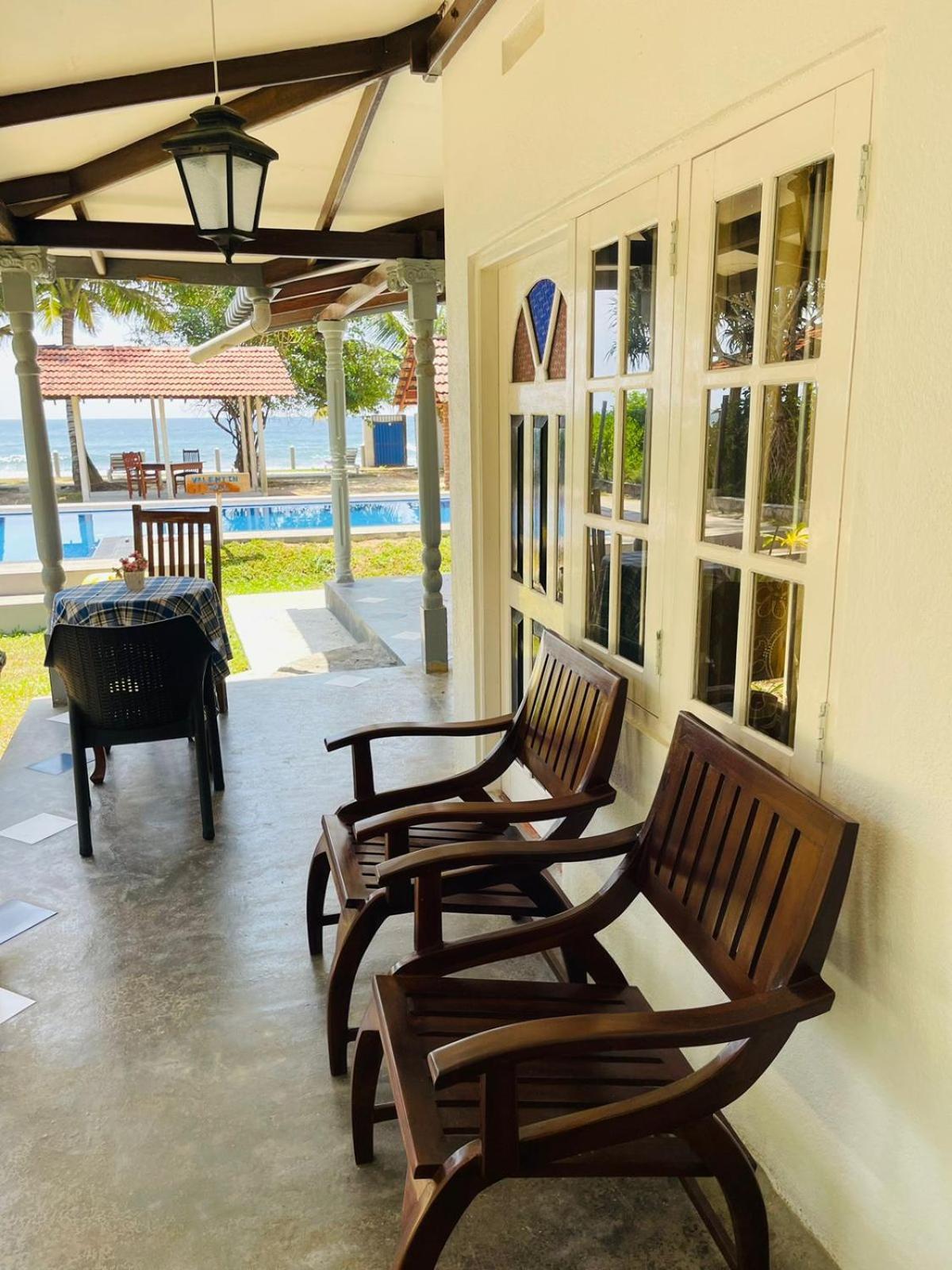 Avin Beach Villa Unawatuna Quarto foto