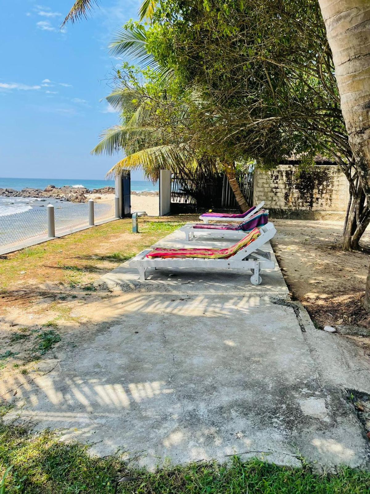 Avin Beach Villa Unawatuna Exterior foto