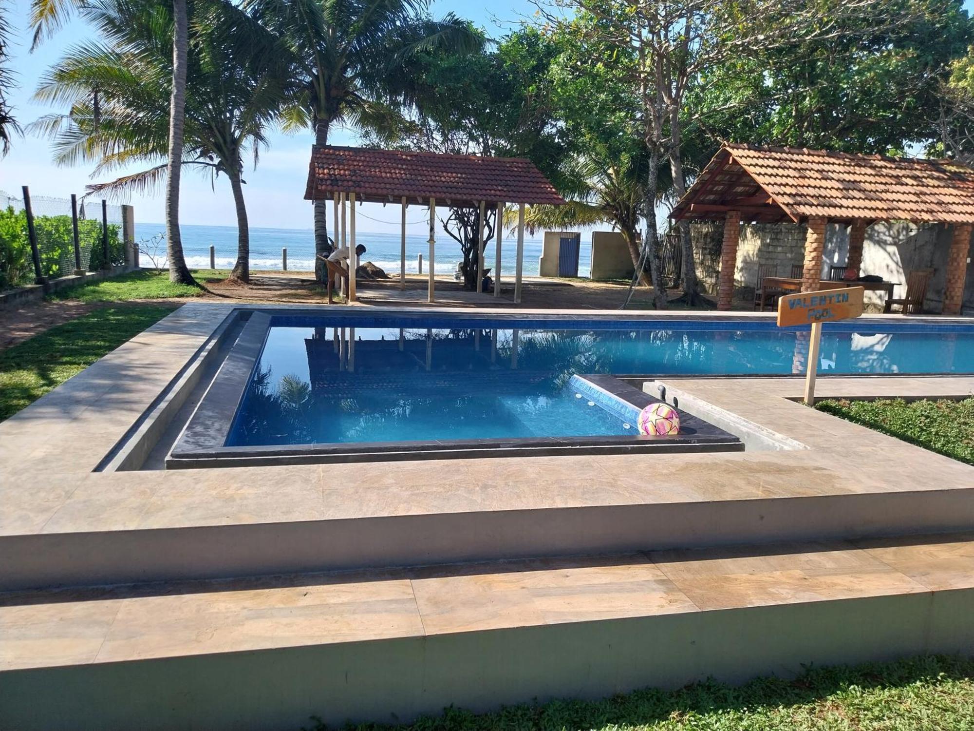 Avin Beach Villa Unawatuna Exterior foto
