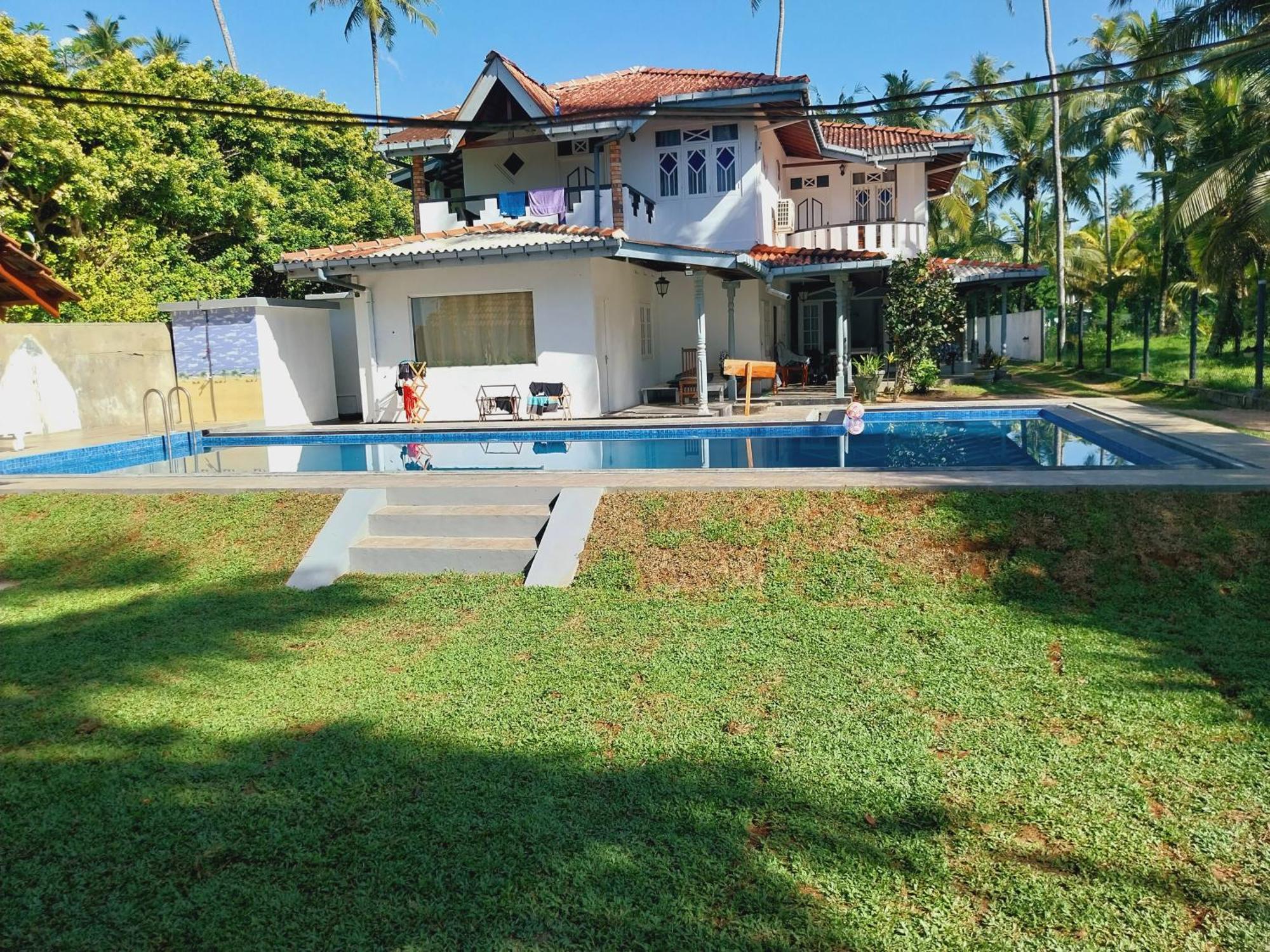 Avin Beach Villa Unawatuna Exterior foto