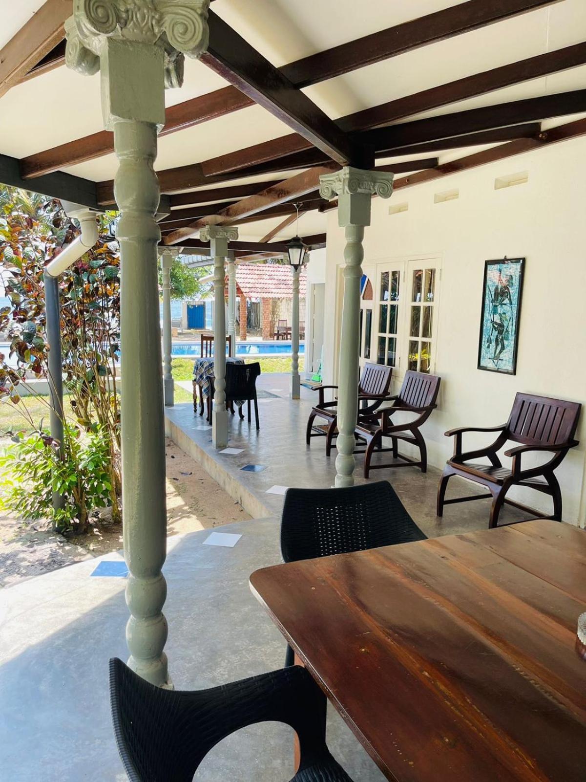 Avin Beach Villa Unawatuna Quarto foto
