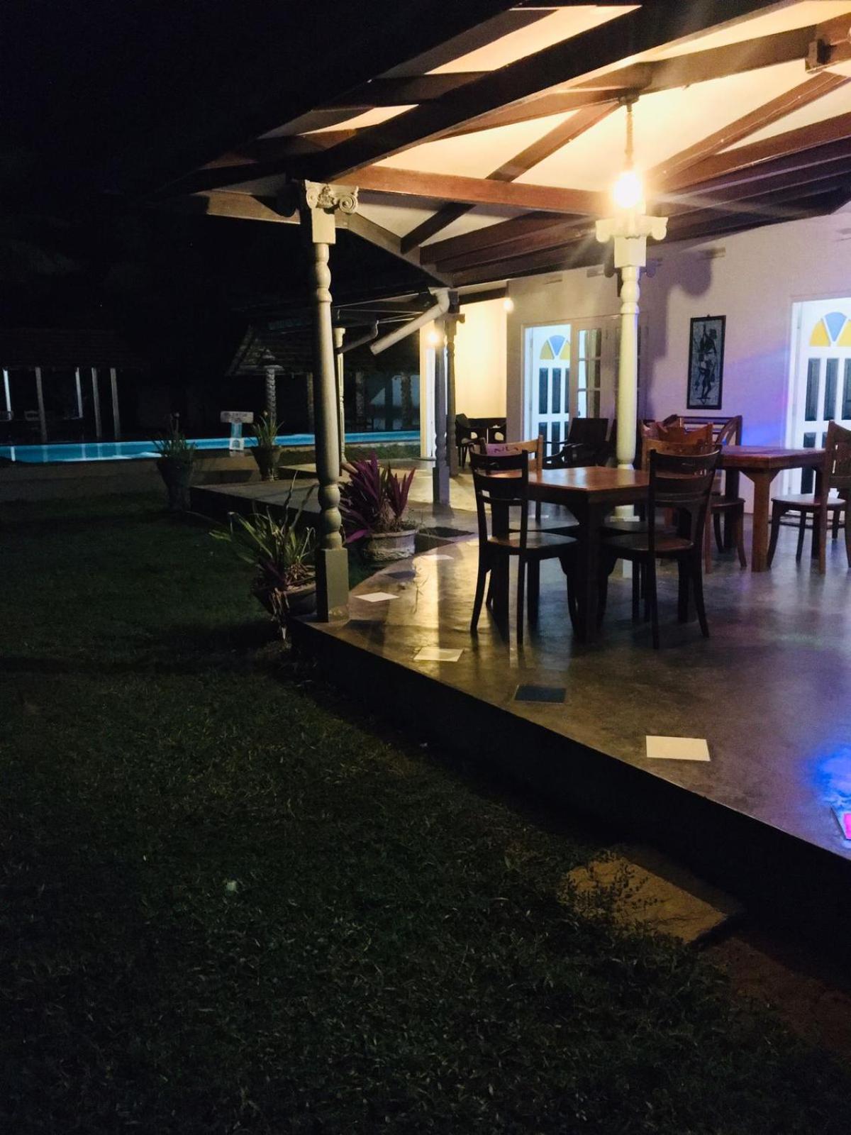 Avin Beach Villa Unawatuna Exterior foto